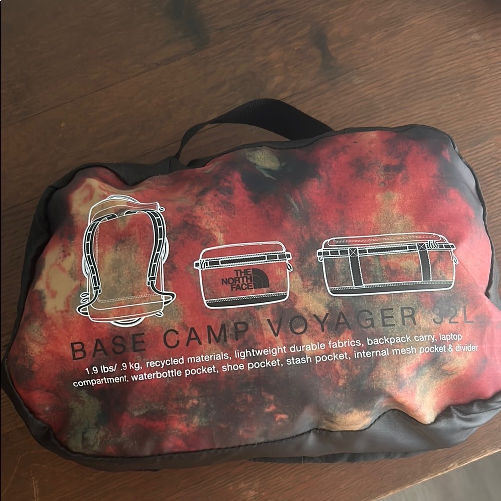 The North Face Base Camp Voyager Bag - Red and Black
